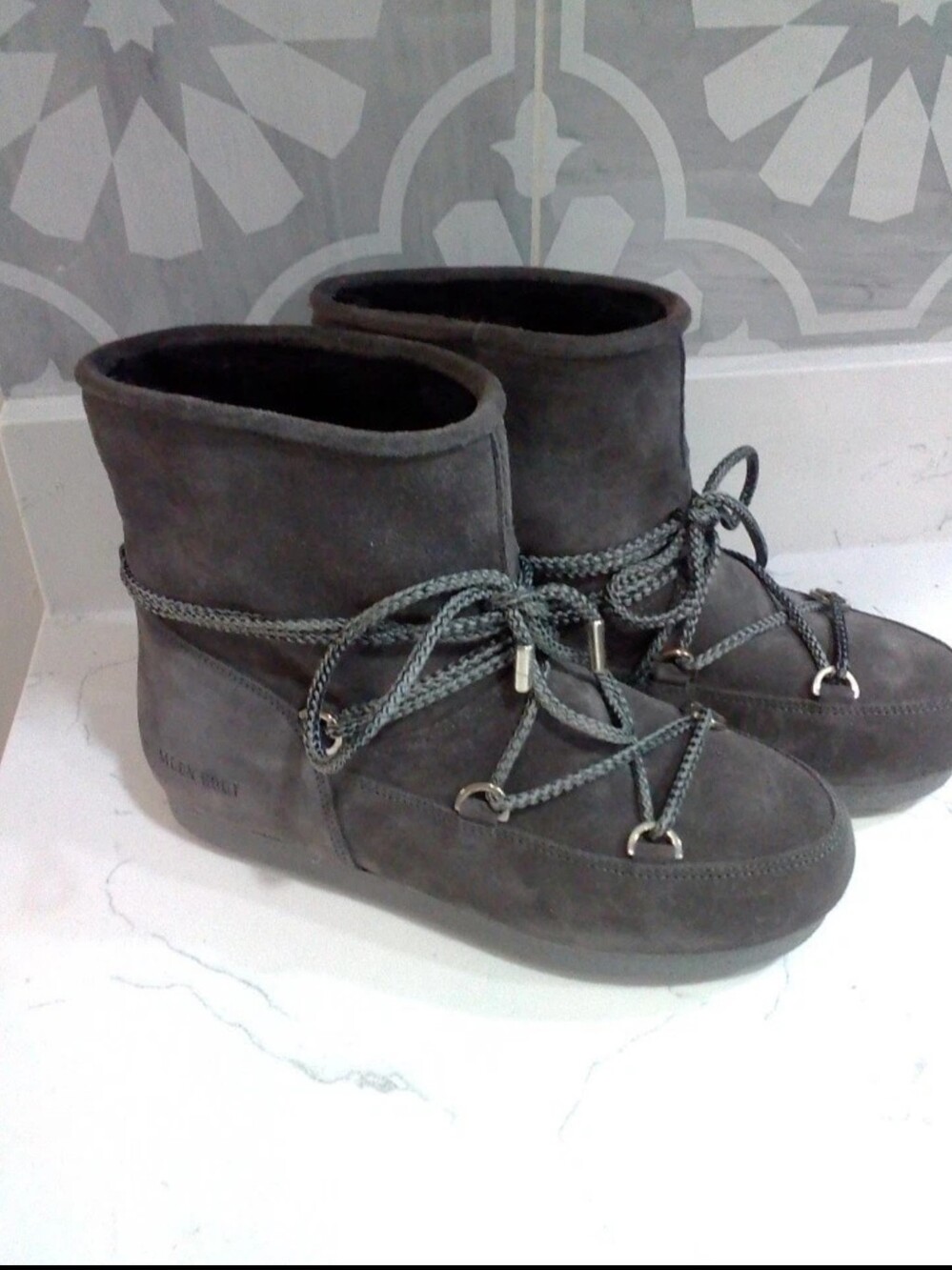 MOON BOOT Far Side Low grey suede Boots Womens Size 6